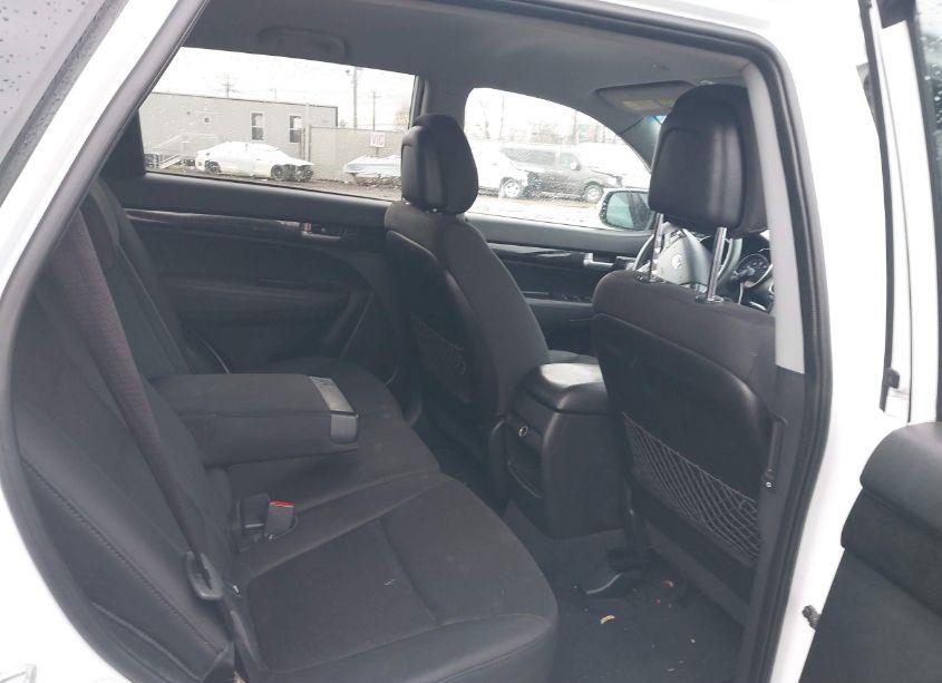 Photo 8 of 2014 Kia Sorento LX (VIN 5XYKT3A61EG464047)