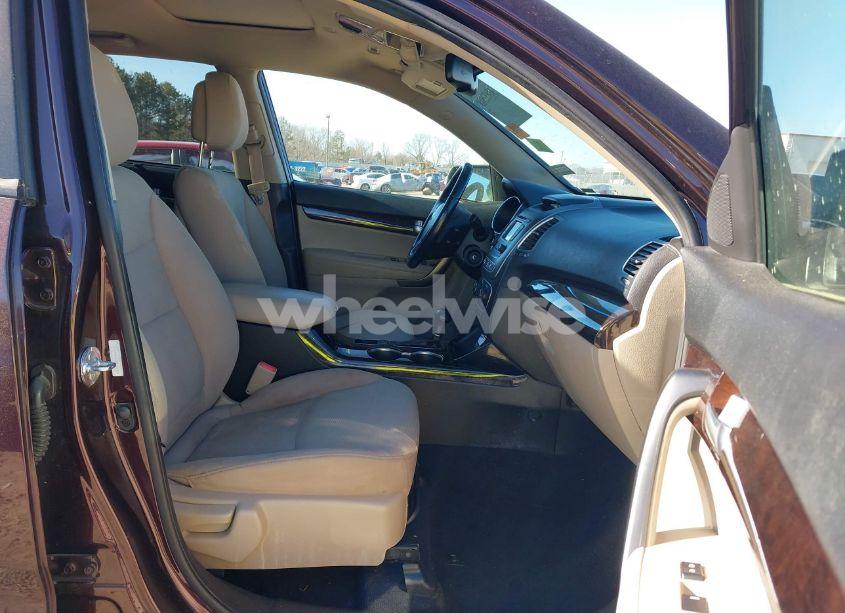 Photo 5 of 2014 Kia Sorento LX (VIN 5XYKT3A61EG473542)