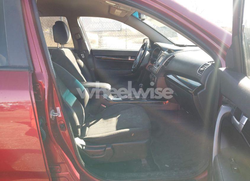 Photo 5 of 2014 Kia Sorento LX (VIN 5XYKT3A61EG495427)