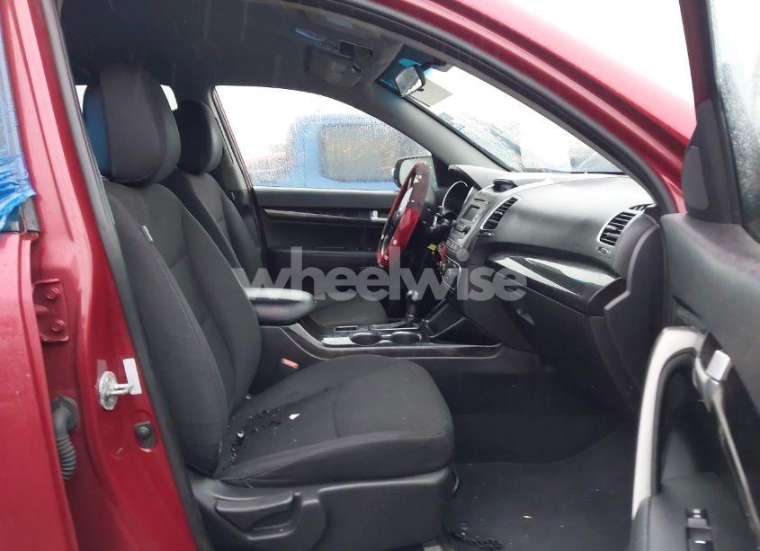 Photo 5 of 2014 Kia Sorento LX (VIN 5XYKT3A61EG504983)