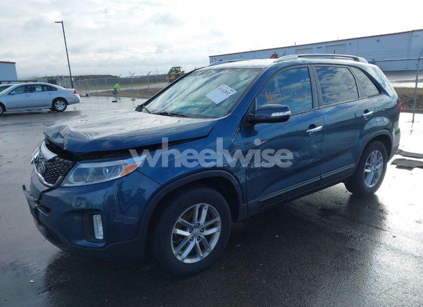 Photo 2 of 2014 Kia Sorento LX (VIN 5XYKT3A61EG513621)