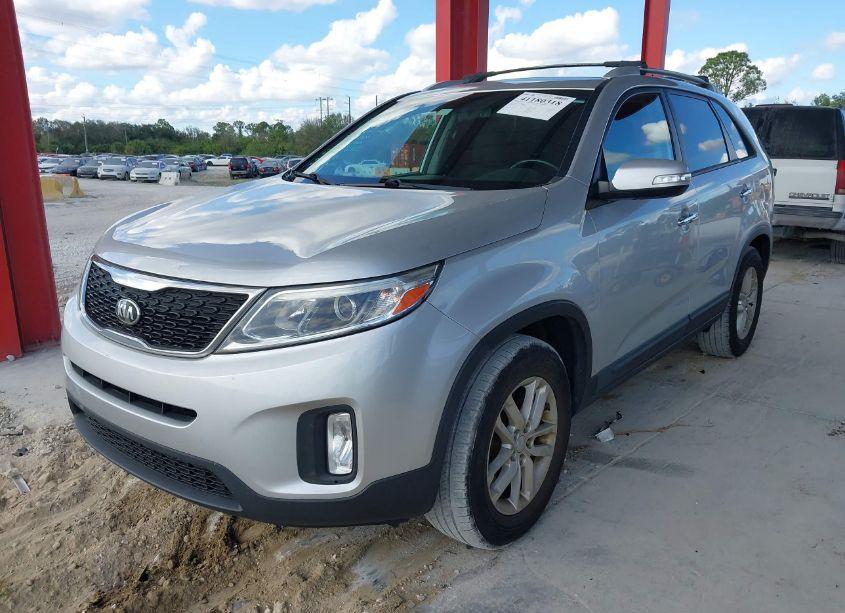 Photo 2 of 2014 Kia Sorento LX (VIN 5XYKT3A61EG538518)