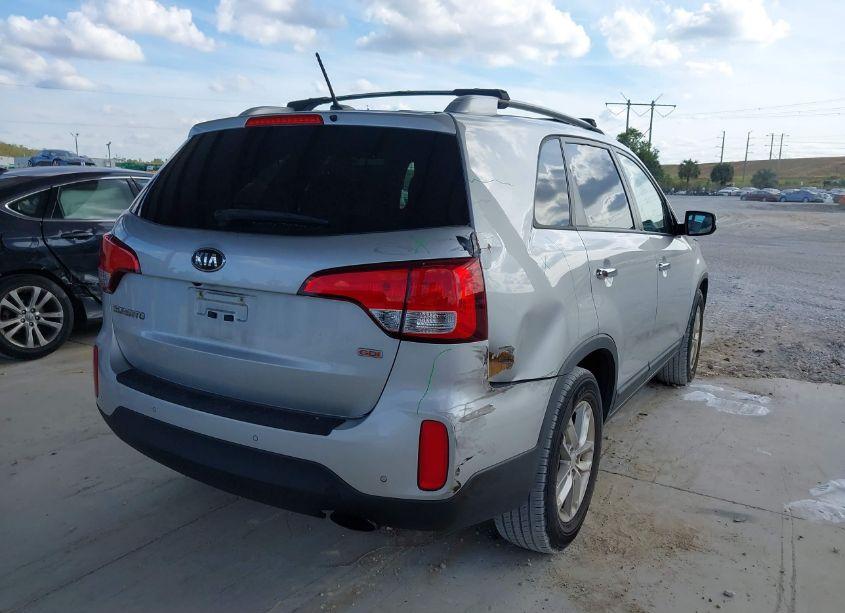 Photo 4 of 2014 Kia Sorento LX (VIN 5XYKT3A61EG538518)