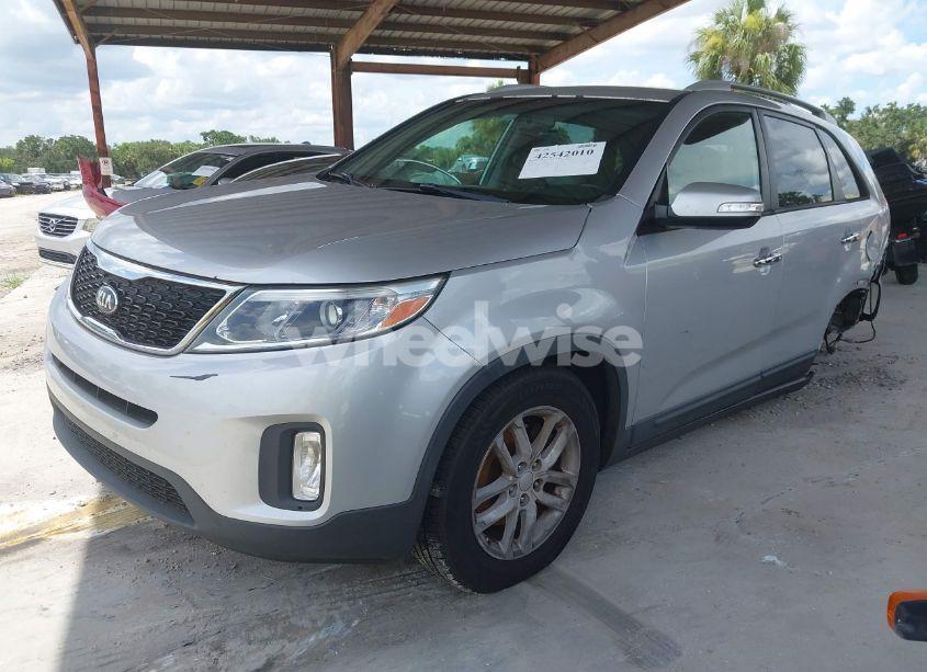 Photo 2 of 2015 Kia Sorento LX (VIN 5XYKT3A61FG551125)