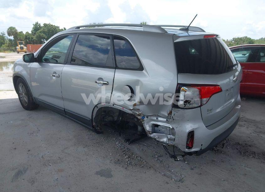 Photo 3 of 2015 Kia Sorento LX (VIN 5XYKT3A61FG551125)