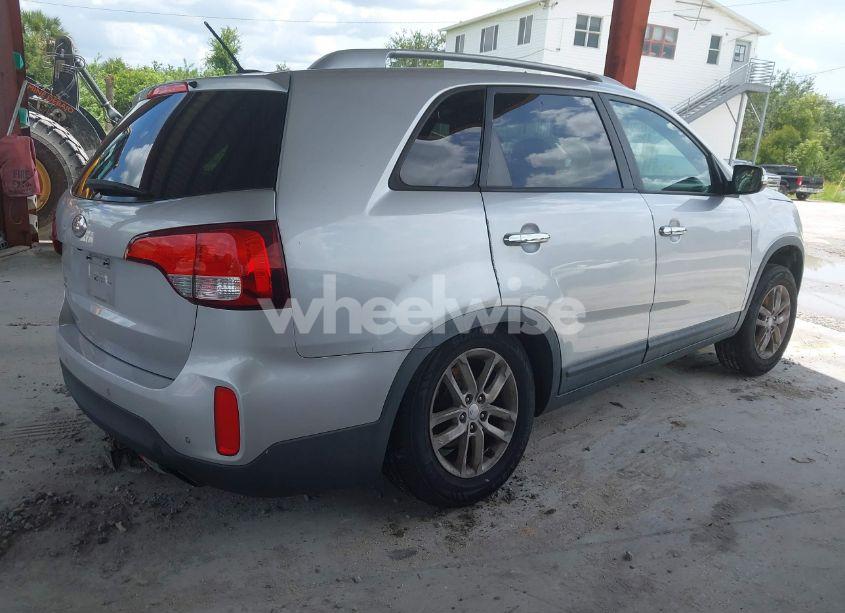 Photo 4 of 2015 Kia Sorento LX (VIN 5XYKT3A61FG551125)