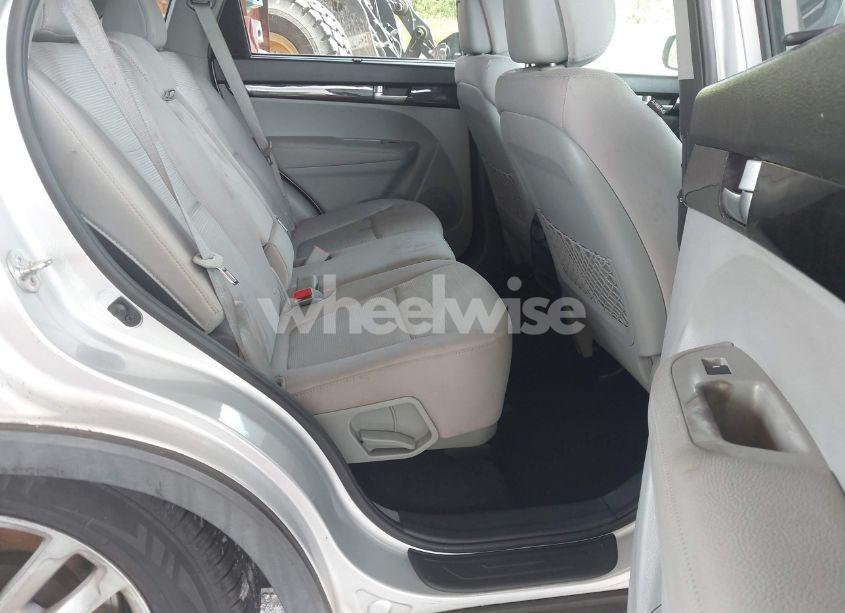 Photo 8 of 2015 Kia Sorento LX (VIN 5XYKT3A61FG551125)