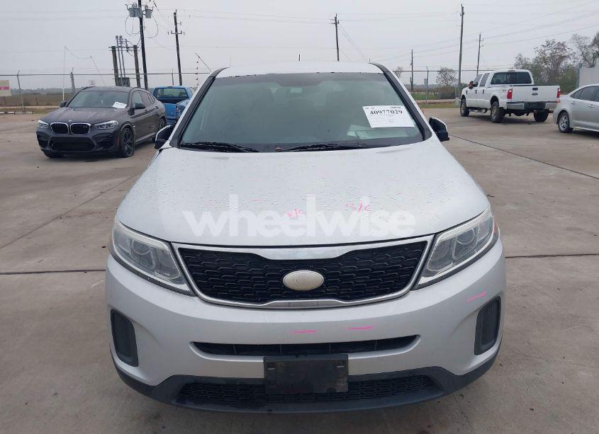 Photo 12 of 2015 Kia Sorento LX (VIN 5XYKT3A61FG553909)