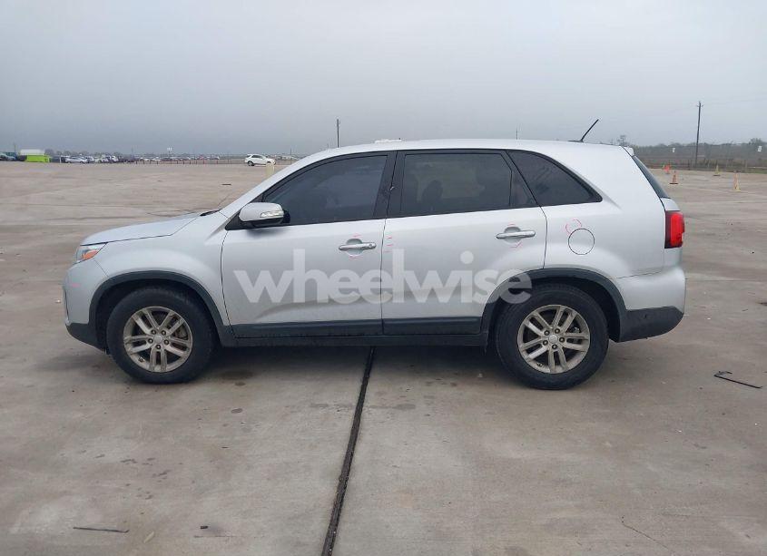 Photo 14 of 2015 Kia Sorento LX (VIN 5XYKT3A61FG553909)