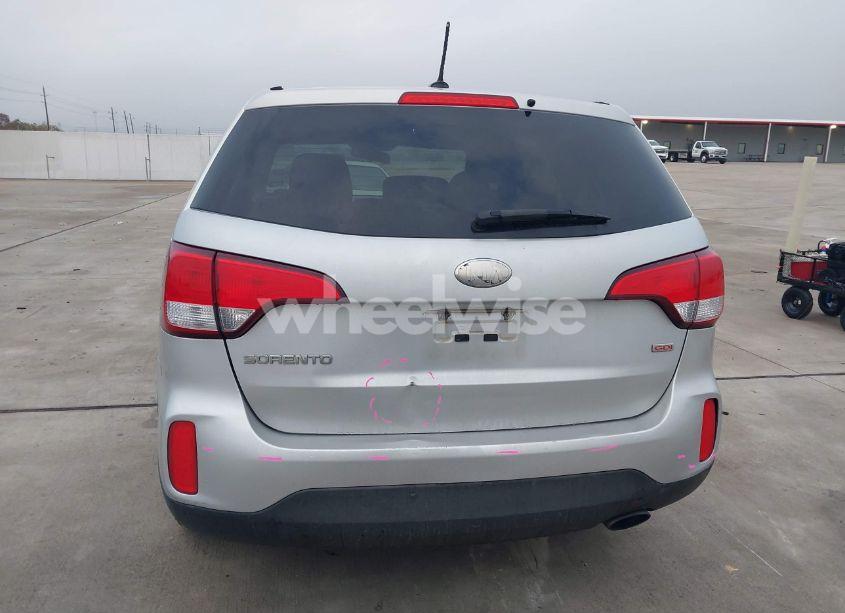 Photo 16 of 2015 Kia Sorento LX (VIN 5XYKT3A61FG553909)