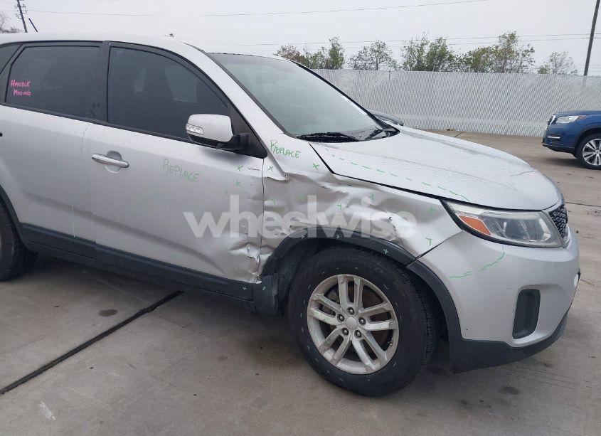 Photo 6 of 2015 Kia Sorento LX (VIN 5XYKT3A61FG553909)