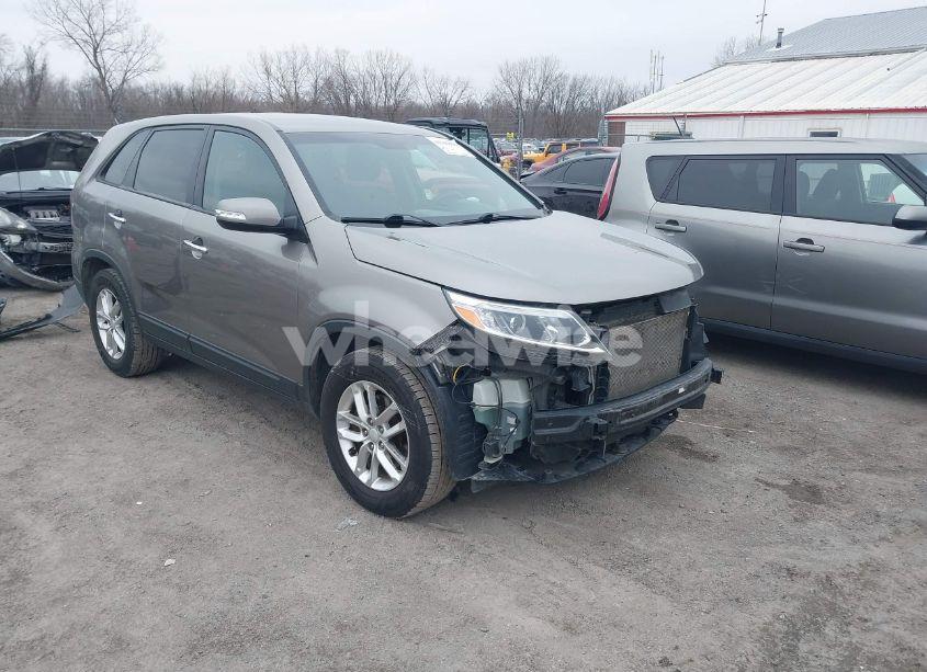 2015 Kia Sorento LX (VIN 5XYKT3A61FG557586) main photo