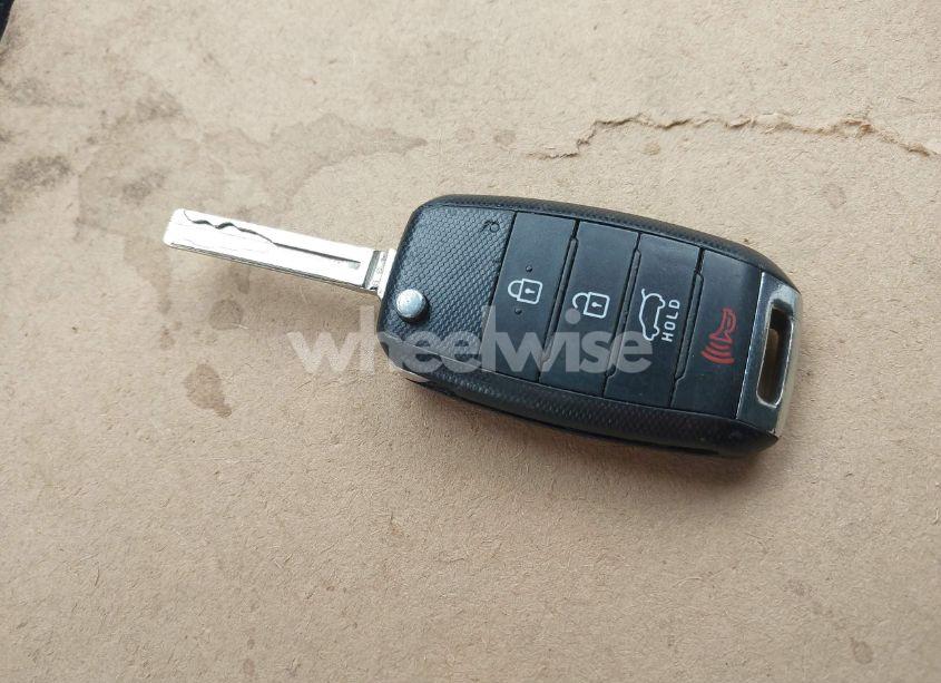 Photo 11 of 2015 Kia Sorento LX (VIN 5XYKT3A61FG557586)