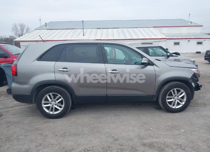 Photo 13 of 2015 Kia Sorento LX (VIN 5XYKT3A61FG557586)