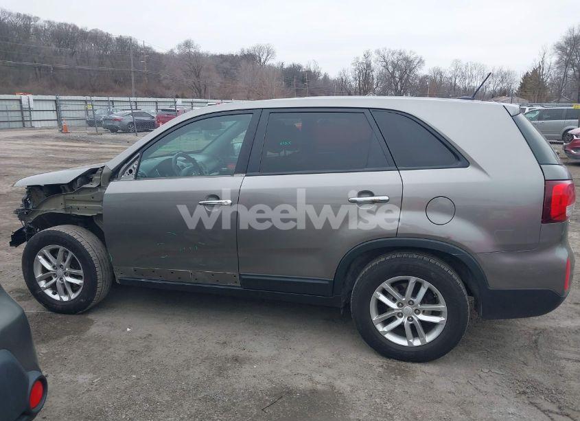 Photo 14 of 2015 Kia Sorento LX (VIN 5XYKT3A61FG557586)