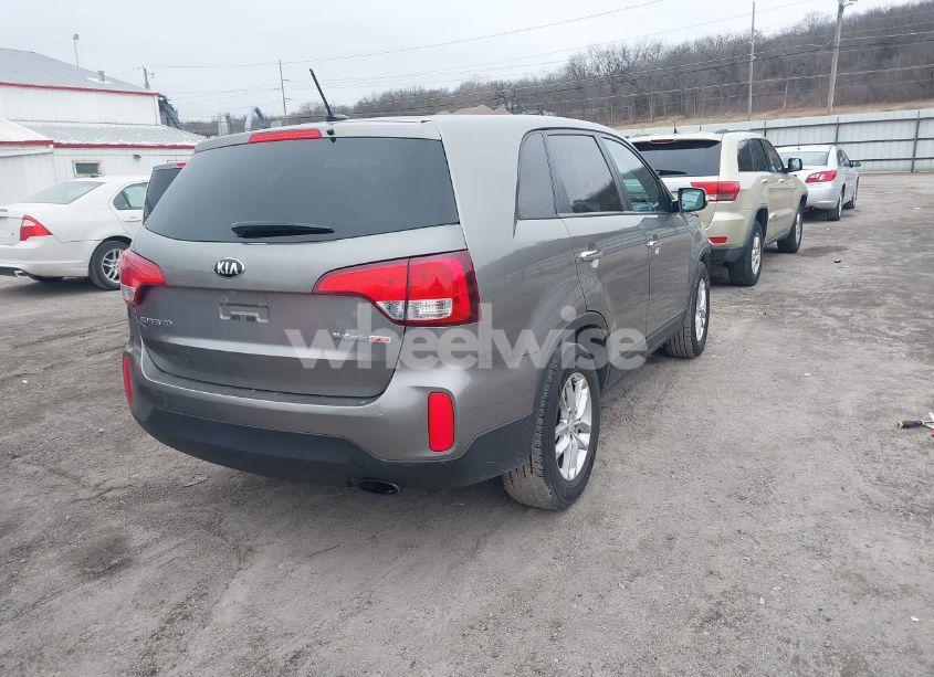 Photo 4 of 2015 Kia Sorento LX (VIN 5XYKT3A61FG557586)