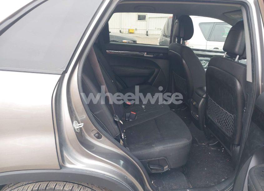 Photo 8 of 2015 Kia Sorento LX (VIN 5XYKT3A61FG557586)