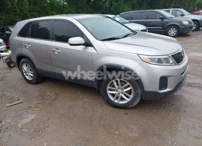 2015 Kia Sorento LX (VIN 5XYKT3A61FG558267) main photo