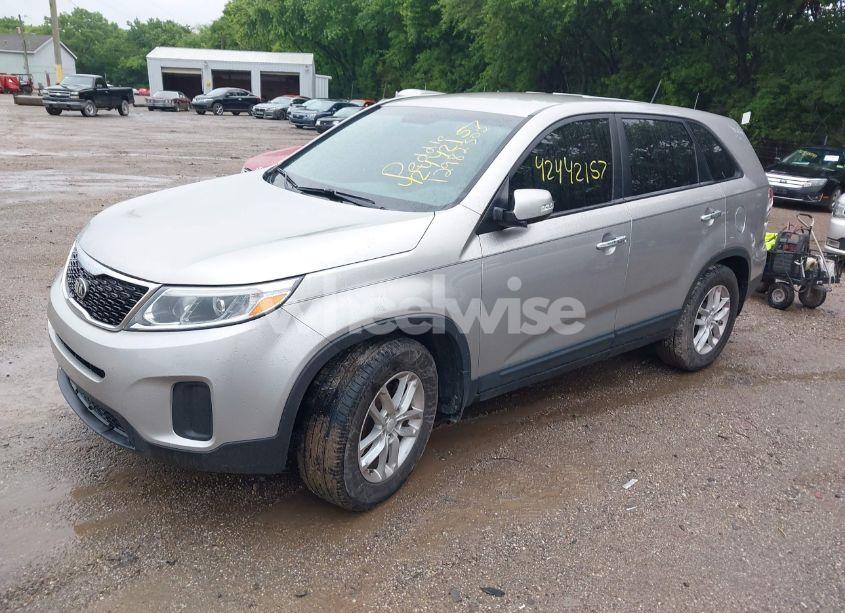 Photo 2 of 2015 Kia Sorento LX (VIN 5XYKT3A61FG558267)