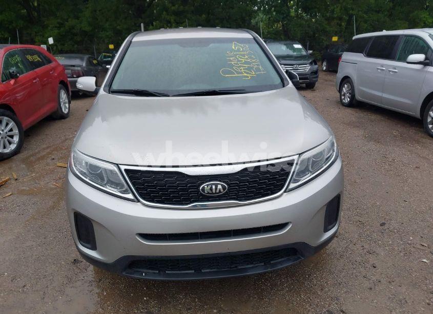 Photo 6 of 2015 Kia Sorento LX (VIN 5XYKT3A61FG558267)