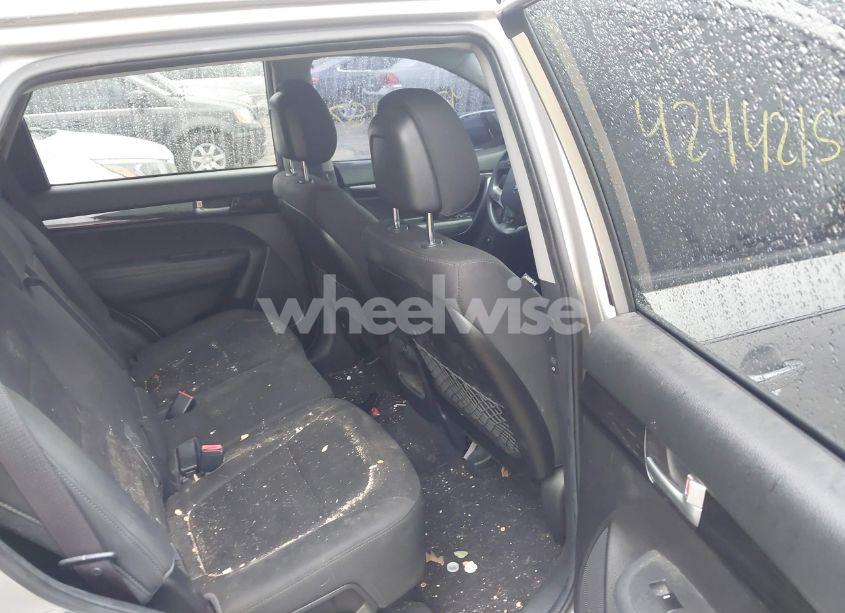 Photo 8 of 2015 Kia Sorento LX (VIN 5XYKT3A61FG558267)