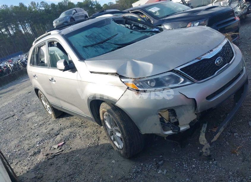 2015 Kia Sorento LX (VIN 5XYKT3A61FG560231) main photo