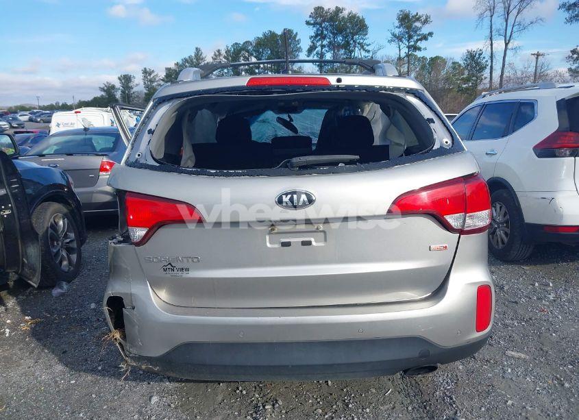 Photo 16 of 2015 Kia Sorento LX (VIN 5XYKT3A61FG560231)
