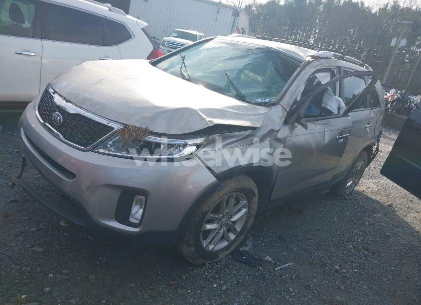 Photo 2 of 2015 Kia Sorento LX (VIN 5XYKT3A61FG560231)