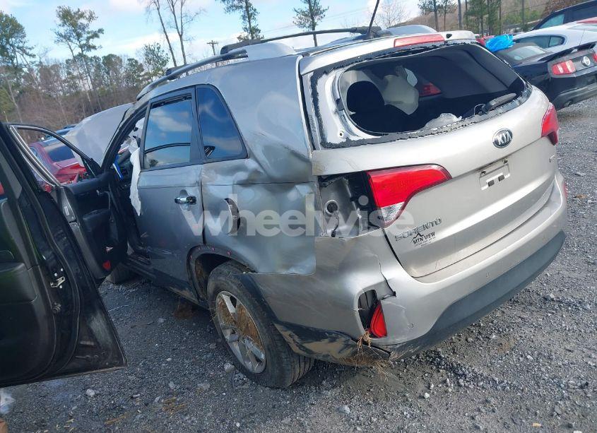 Photo 3 of 2015 Kia Sorento LX (VIN 5XYKT3A61FG560231)