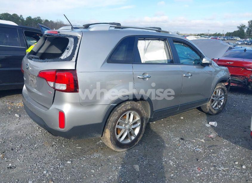 Photo 4 of 2015 Kia Sorento LX (VIN 5XYKT3A61FG560231)