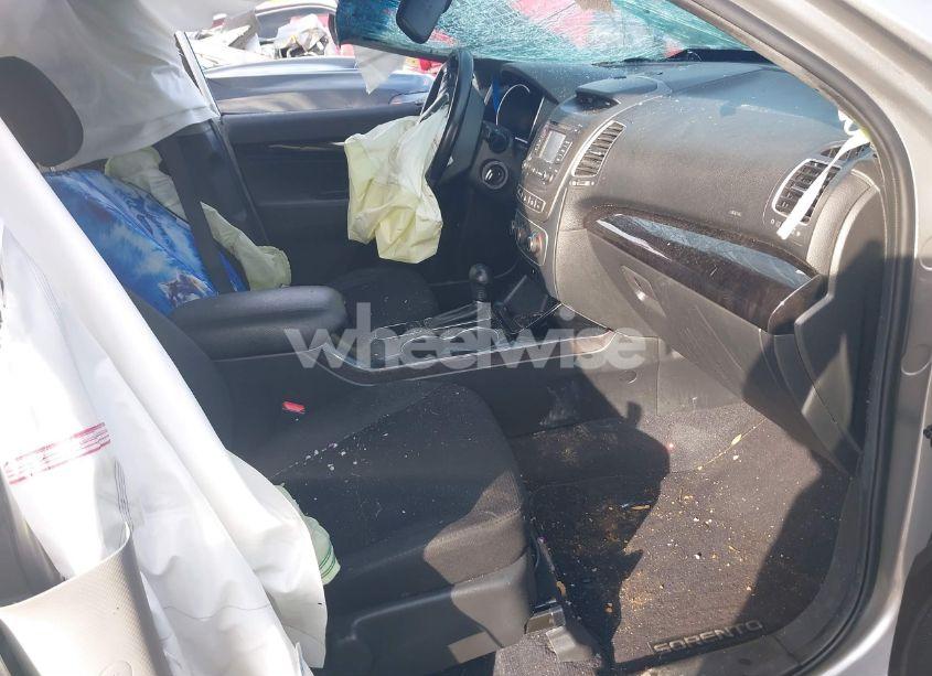 Photo 5 of 2015 Kia Sorento LX (VIN 5XYKT3A61FG560231)