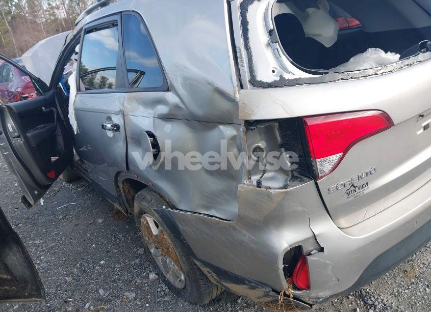 Photo 6 of 2015 Kia Sorento LX (VIN 5XYKT3A61FG560231)