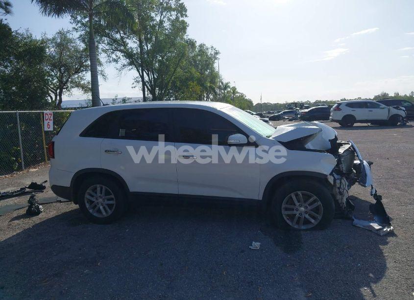 Photo 13 of 2015 Kia Sorento LX (VIN 5XYKT3A61FG561833)