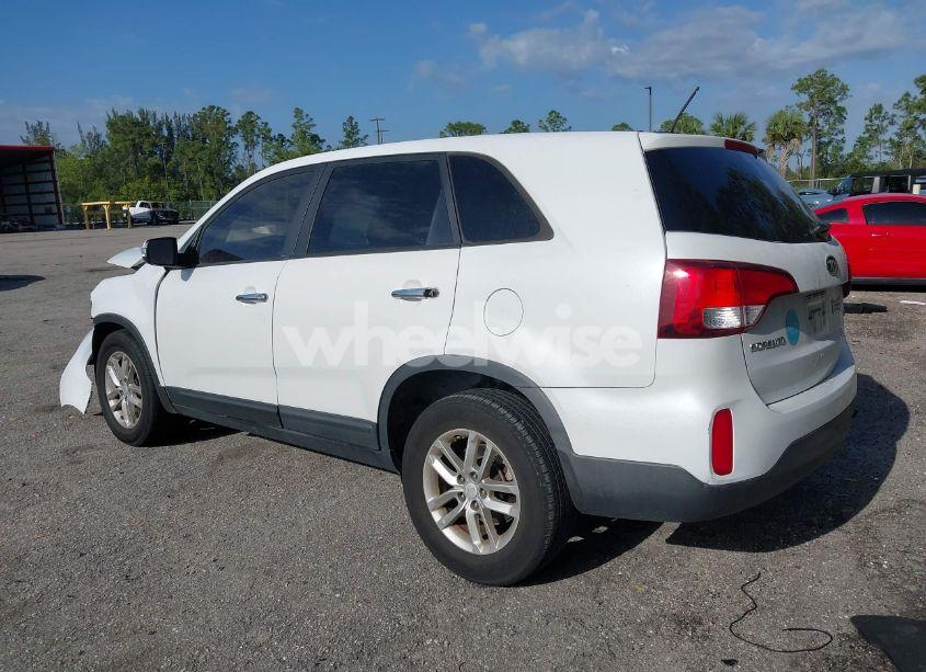 Photo 3 of 2015 Kia Sorento LX (VIN 5XYKT3A61FG561833)