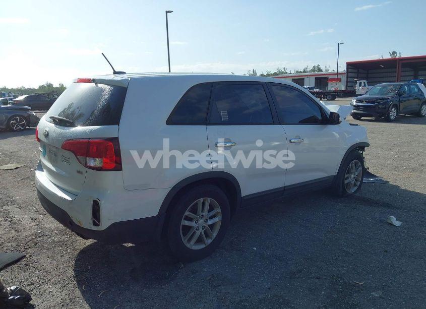 Photo 4 of 2015 Kia Sorento LX (VIN 5XYKT3A61FG561833)