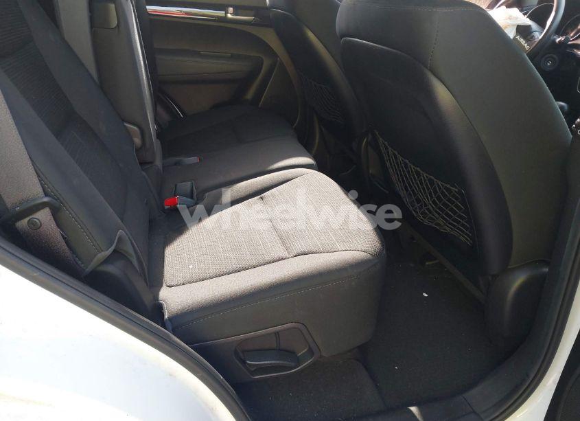 Photo 8 of 2015 Kia Sorento LX (VIN 5XYKT3A61FG561833)