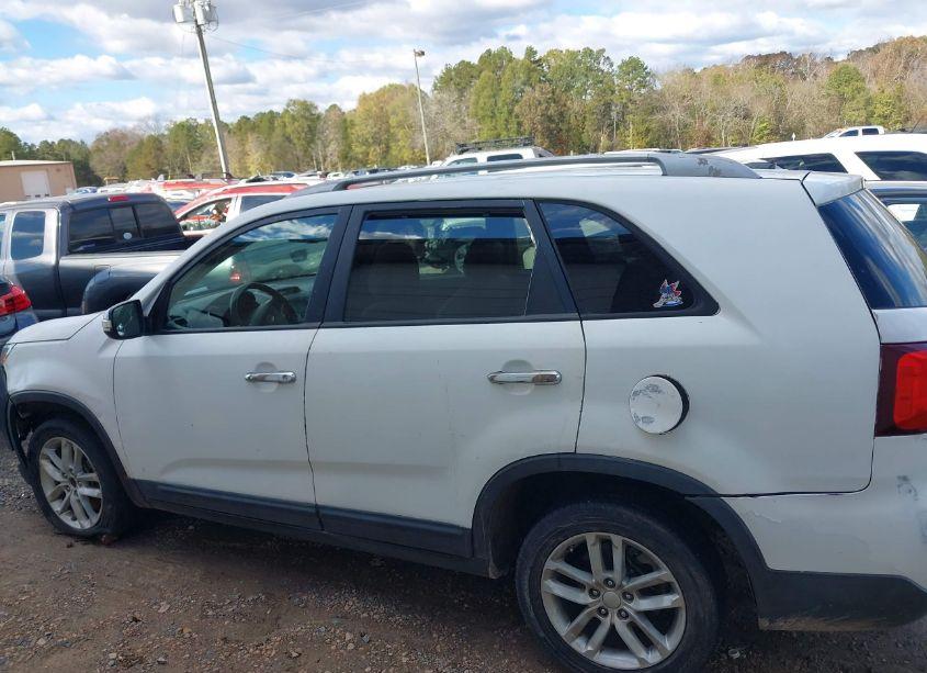 Photo 14 of 2015 Kia Sorento LX (VIN 5XYKT3A61FG566949)