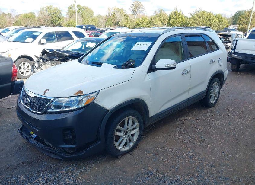 Photo 2 of 2015 Kia Sorento LX (VIN 5XYKT3A61FG566949)