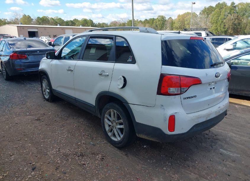 Photo 3 of 2015 Kia Sorento LX (VIN 5XYKT3A61FG566949)