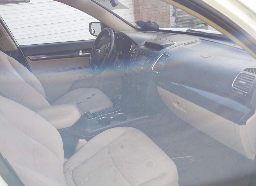 Photo 5 of 2015 Kia Sorento LX (VIN 5XYKT3A61FG566949)