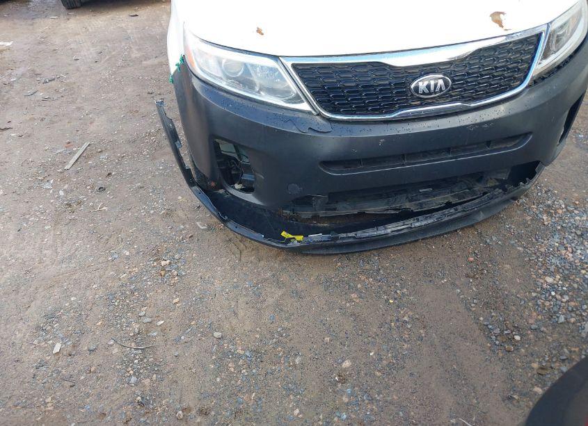 Photo 6 of 2015 Kia Sorento LX (VIN 5XYKT3A61FG566949)