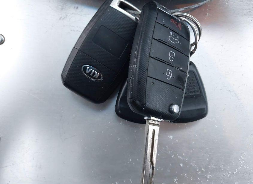 Photo 11 of 2015 Kia Sorento LX (VIN 5XYKT3A61FG572783)