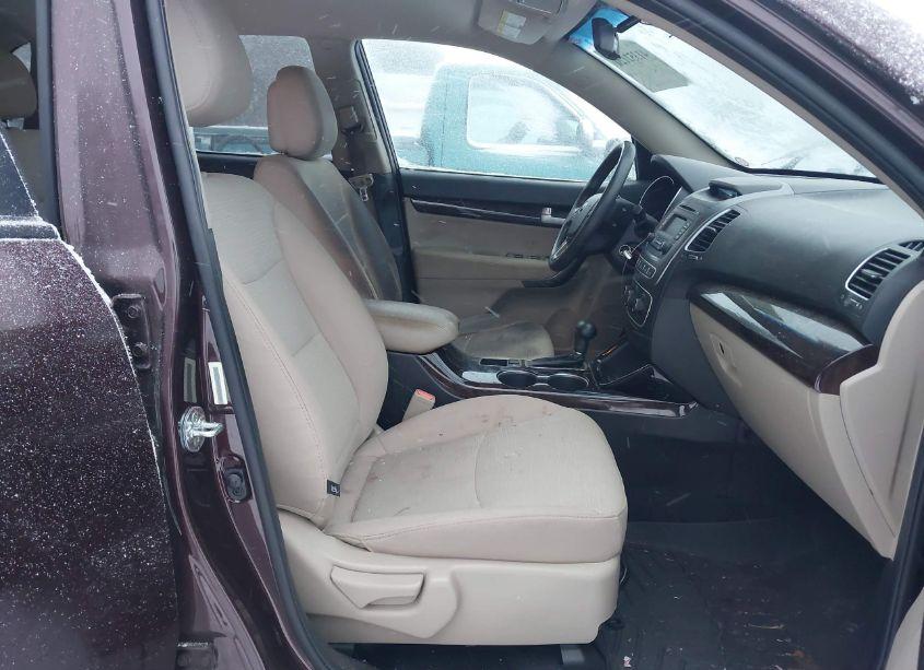 Photo 5 of 2015 Kia Sorento LX (VIN 5XYKT3A61FG572783)