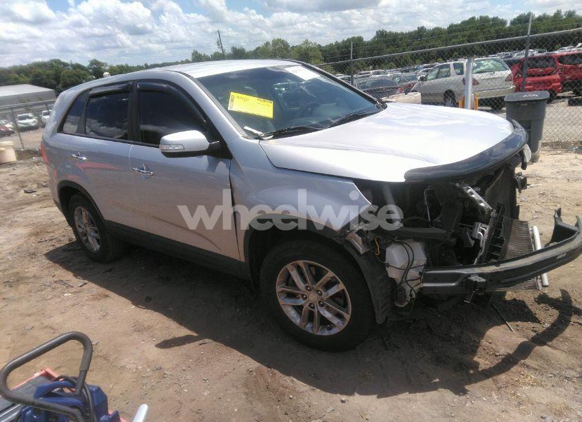 2015 Kia Sorento LX (VIN 5XYKT3A61FG620296) main photo