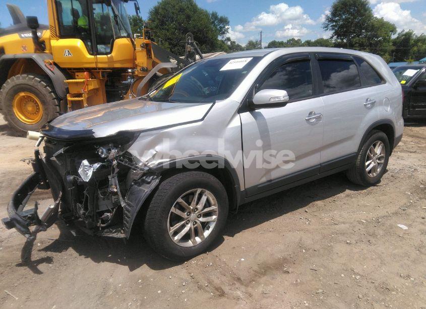 Photo 2 of 2015 Kia Sorento LX (VIN 5XYKT3A61FG620296)