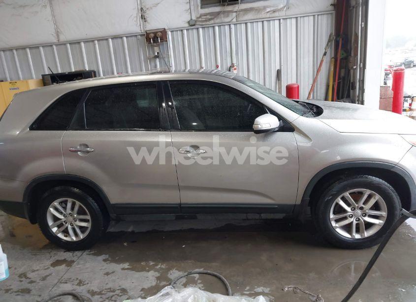 Photo 13 of 2015 Kia Sorento LX (VIN 5XYKT3A61FG627247)