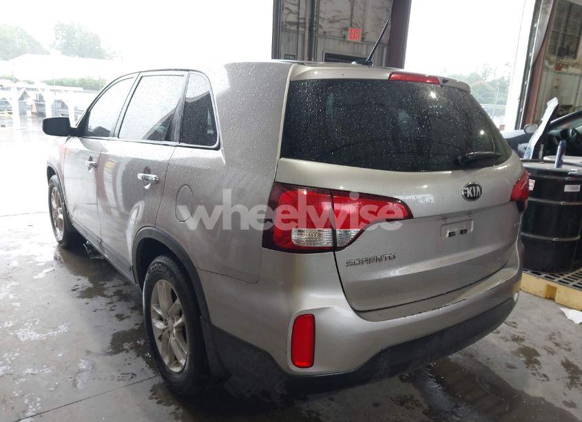 Photo 3 of 2015 Kia Sorento LX (VIN 5XYKT3A61FG627247)