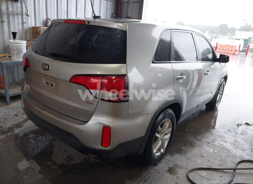 Photo 4 of 2015 Kia Sorento LX (VIN 5XYKT3A61FG627247)
