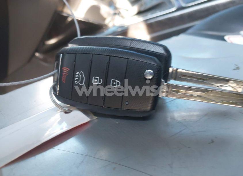 Photo 11 of 2015 Kia Sorento LX (VIN 5XYKT3A61FG630455)