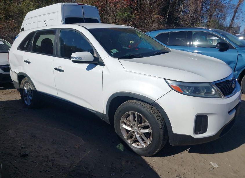 2015 Kia Sorento LX (VIN 5XYKT3A61FG645389) main photo